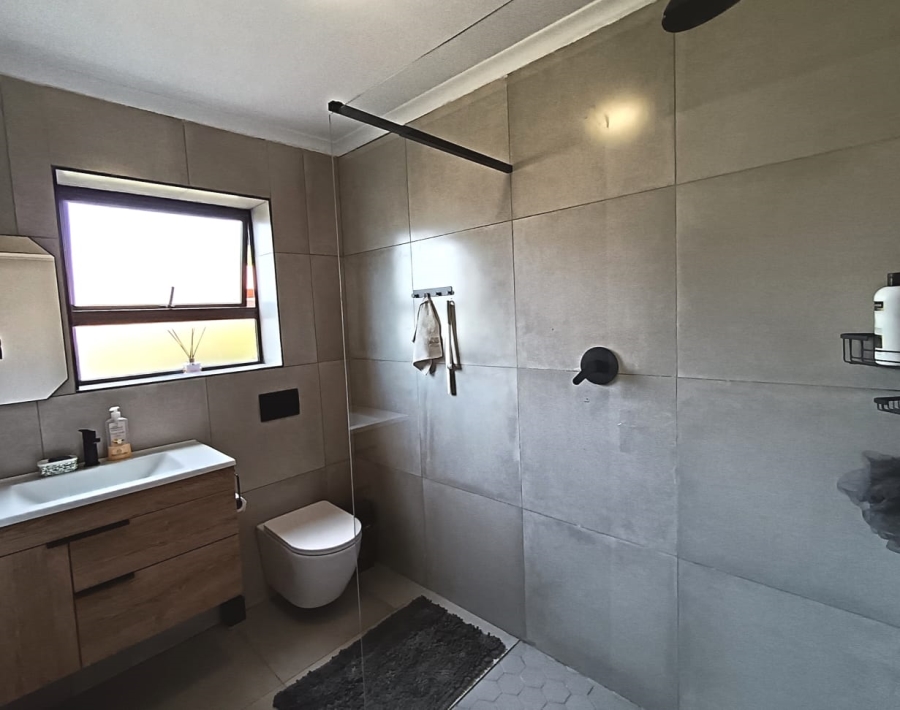 2 Bedroom Property for Sale in Humewood Eastern Cape